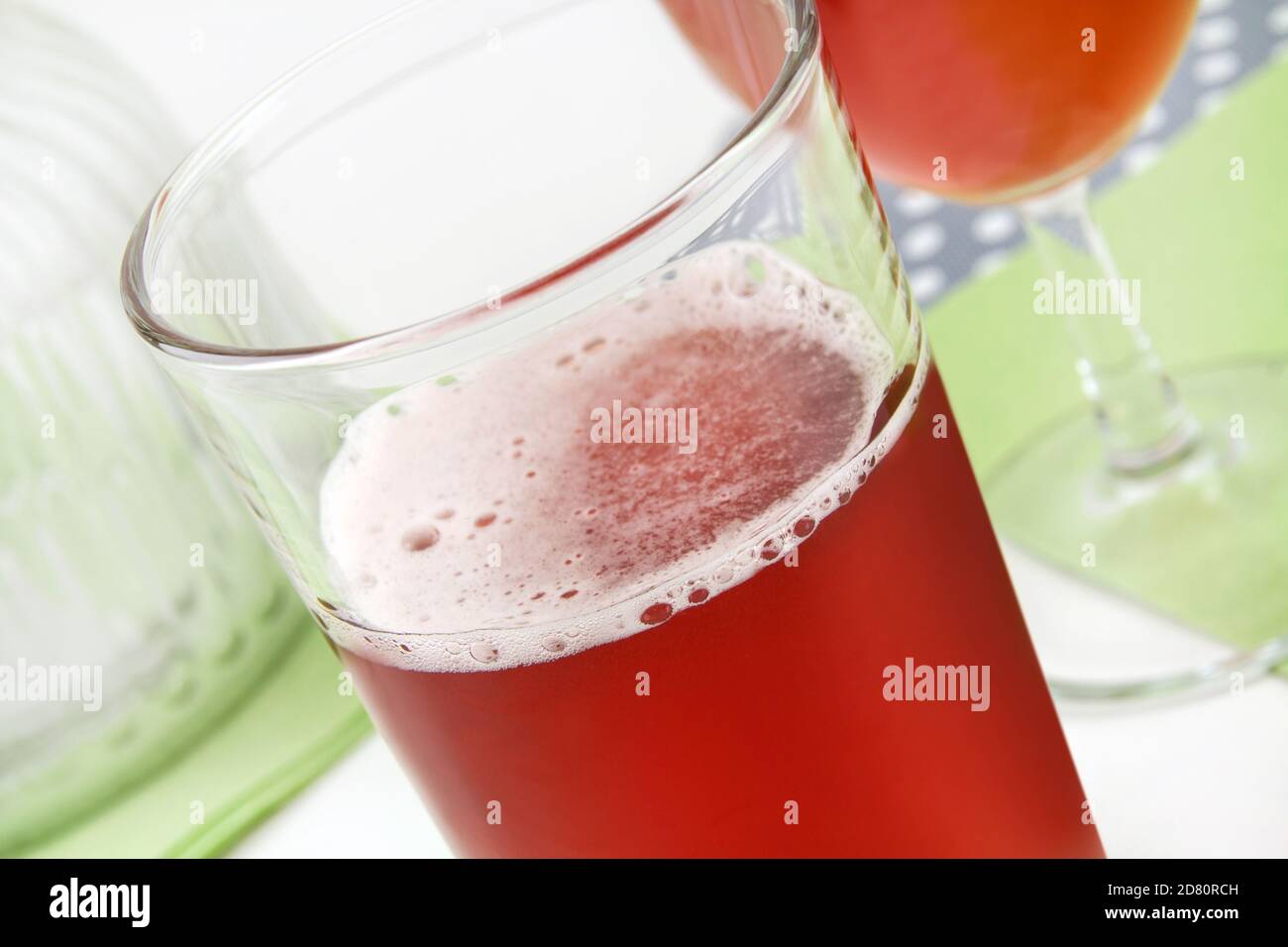 Un verre de Kombucha en gros plan Banque D'Images