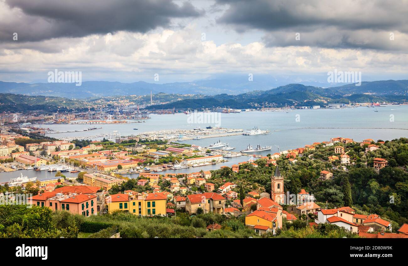 Vue panoramique sur le port de la Spezia en Italie Banque D'Images