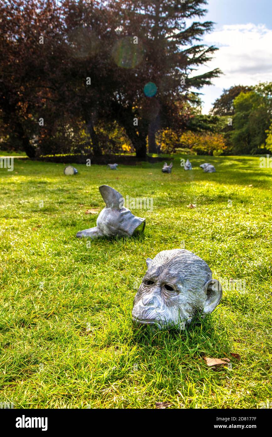 La sculpture de Patrick Goddard « humains-animaux-Monstres » à Frieze Sculpture 2020 à Regent's Park, Londres, Royaume-Uni Banque D'Images