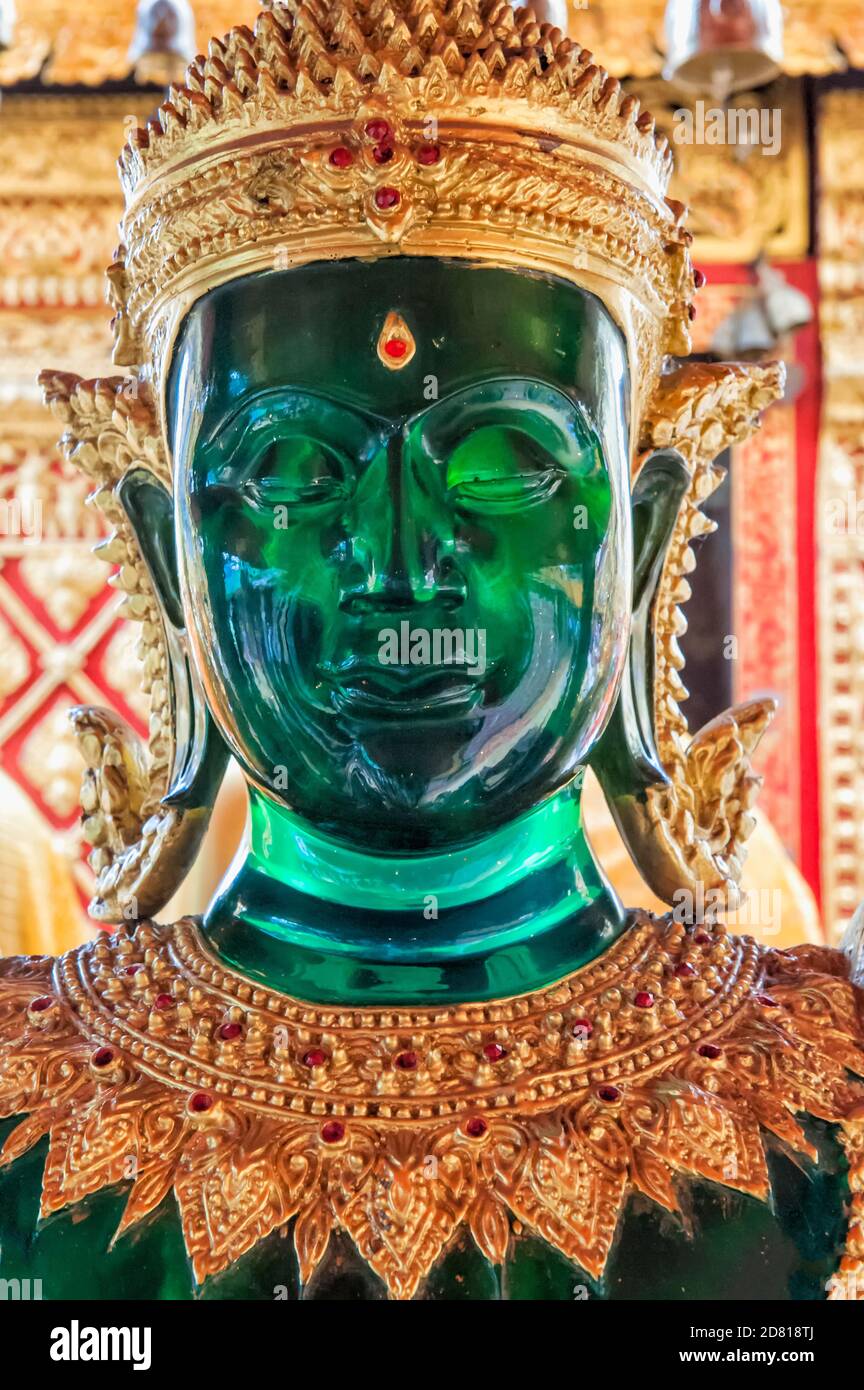 Statue du Bouddha d'Émeraude, Le Wat Doi Suthep, Chiang Mai, Thaïlande Banque D'Images