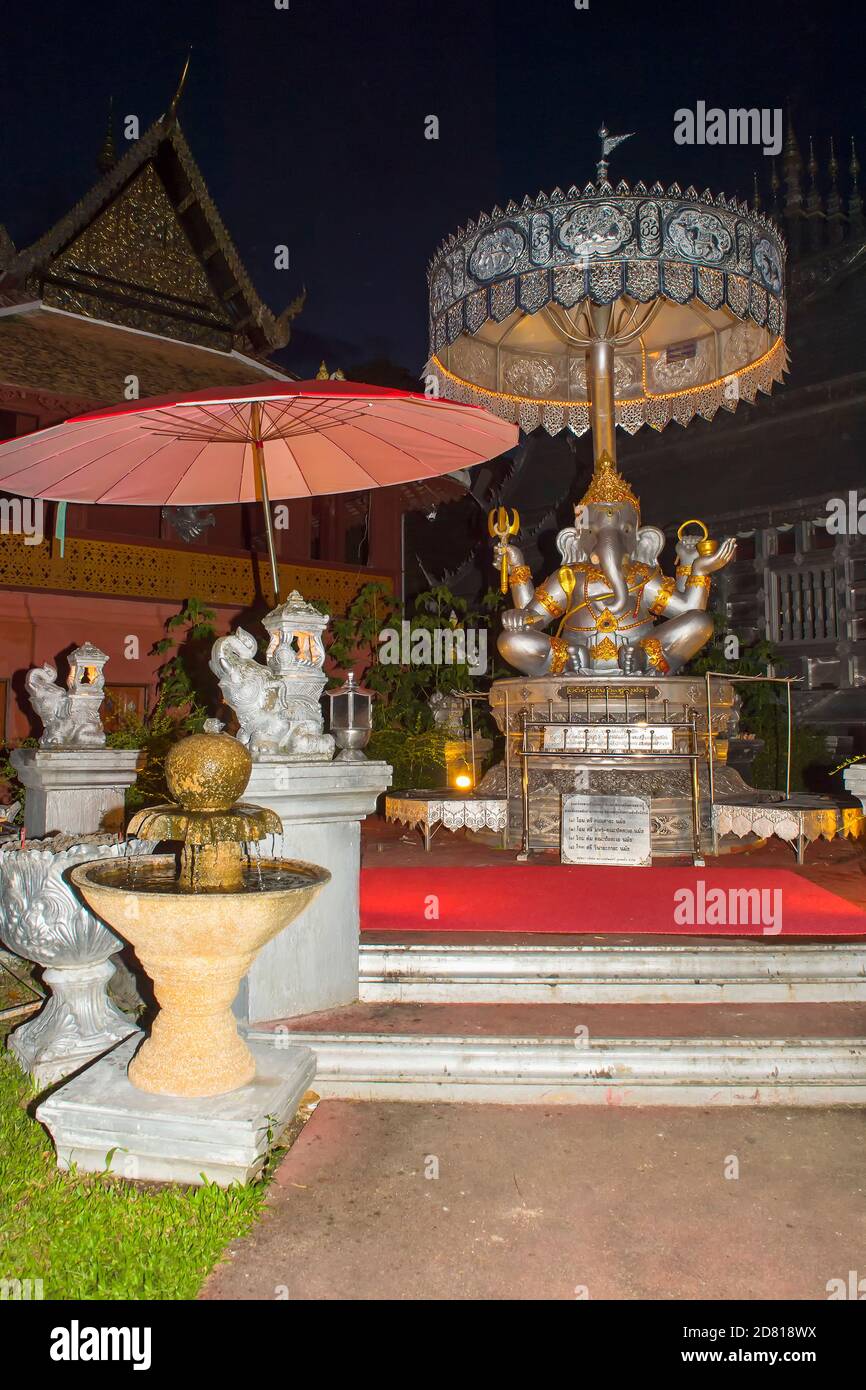 Temple Wat Srisupahn la nuit, extérieur, Chiang Mai, Thaïlande Banque D'Images