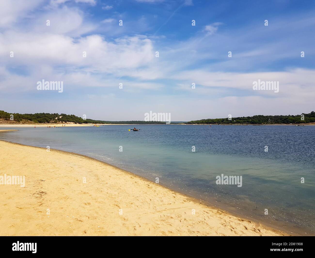 Plage portugaise paisible et non découverte Lagoa de Albufeira Banque D'Images