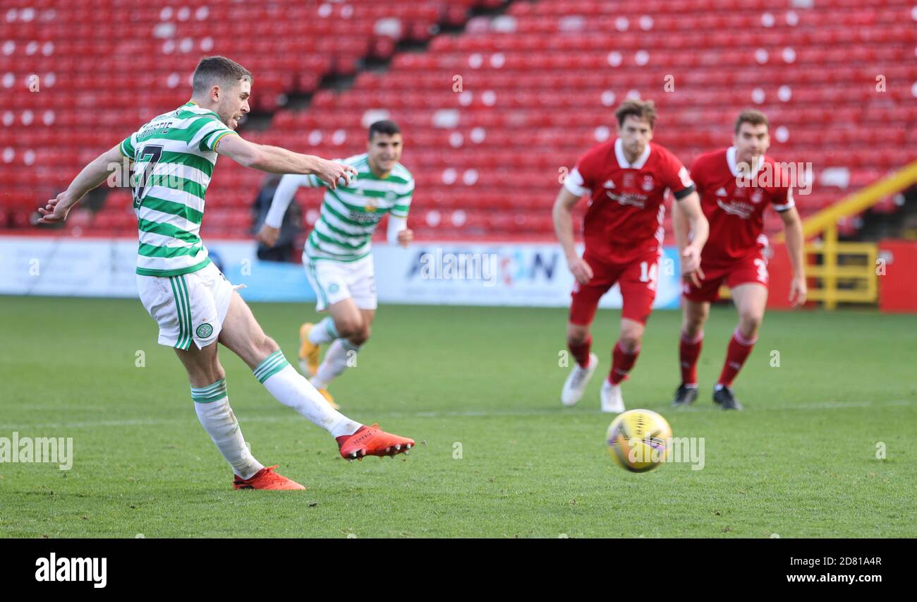 Le Celtic Ryan Chirstie s'est fixé le but lors du match Scottish Premiership au Pittodrie Stadium, à Aberdeen. Banque D'Images