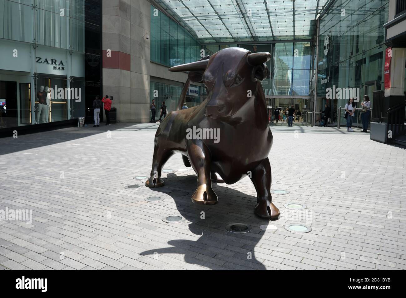 Bronze Bull au centre commercial de Birmingham Birmingham, Angleterre, Royaume-Uni Banque D'Images