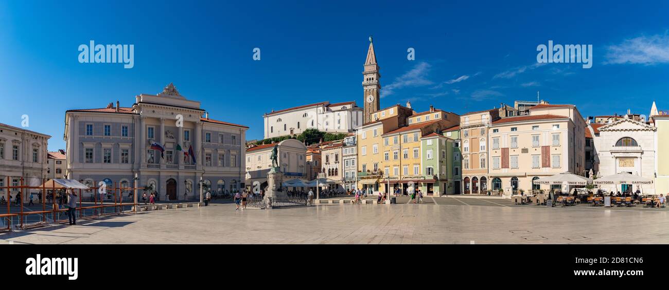 Une vue panoramique de la place centrale de Tartini, à Piran. Banque D'Images