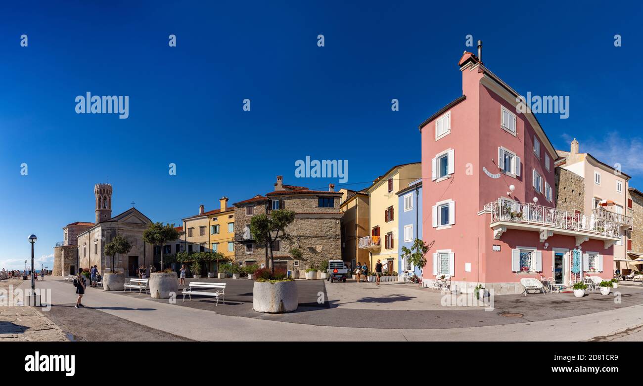 Une vue panoramique de la promenade sud de Piran. Banque D'Images