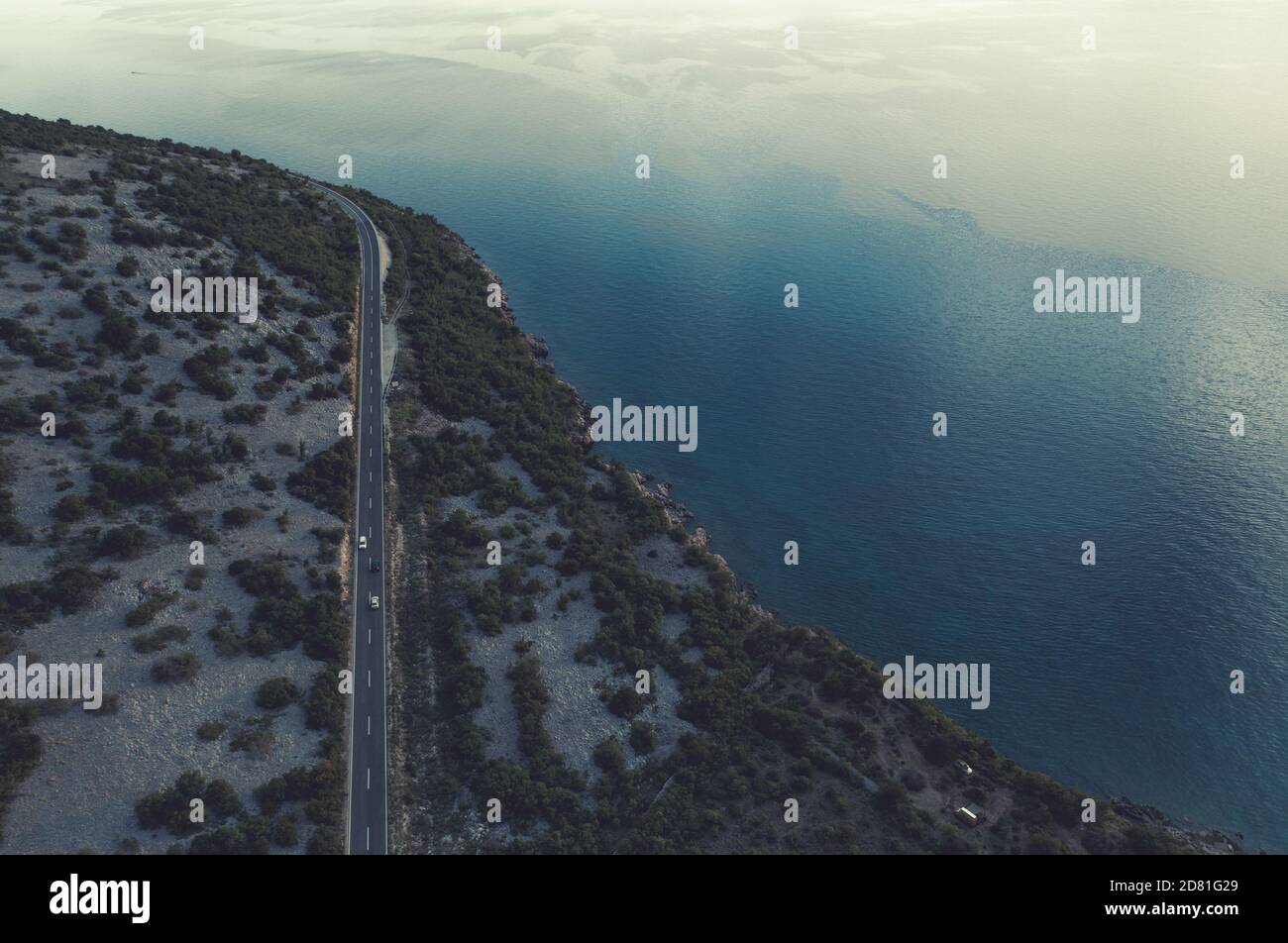 Mer Méditerranée Croate Coastal Highway photo aérienne. Nord de la Croatie, Europe. Banque D'Images