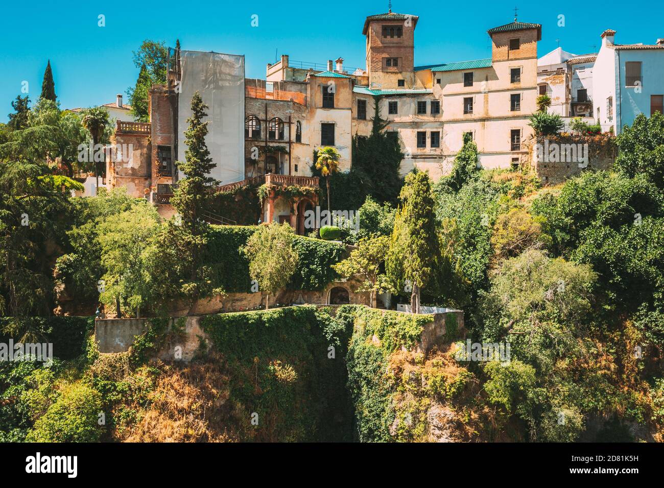 Ronda, Espagne. Palacio Del Rey Moro et jardins suspendus à Ronda, Espagne. Palais mauresque du XIVe siècle. Site d'intérêt célèbre Banque D'Images