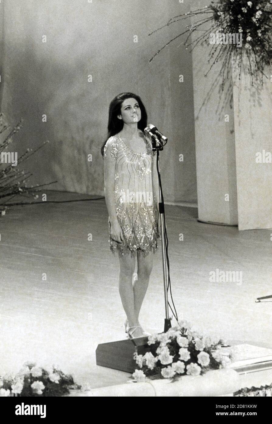Gigliola Cinquetti au XX ° Festival of Italian Song, Sanremo (IM), février 1970. --- Gigliola Cinquetti al XX° Festival della canzone italiana, Sanremo (IM), febbraio 1970. Banque D'Images