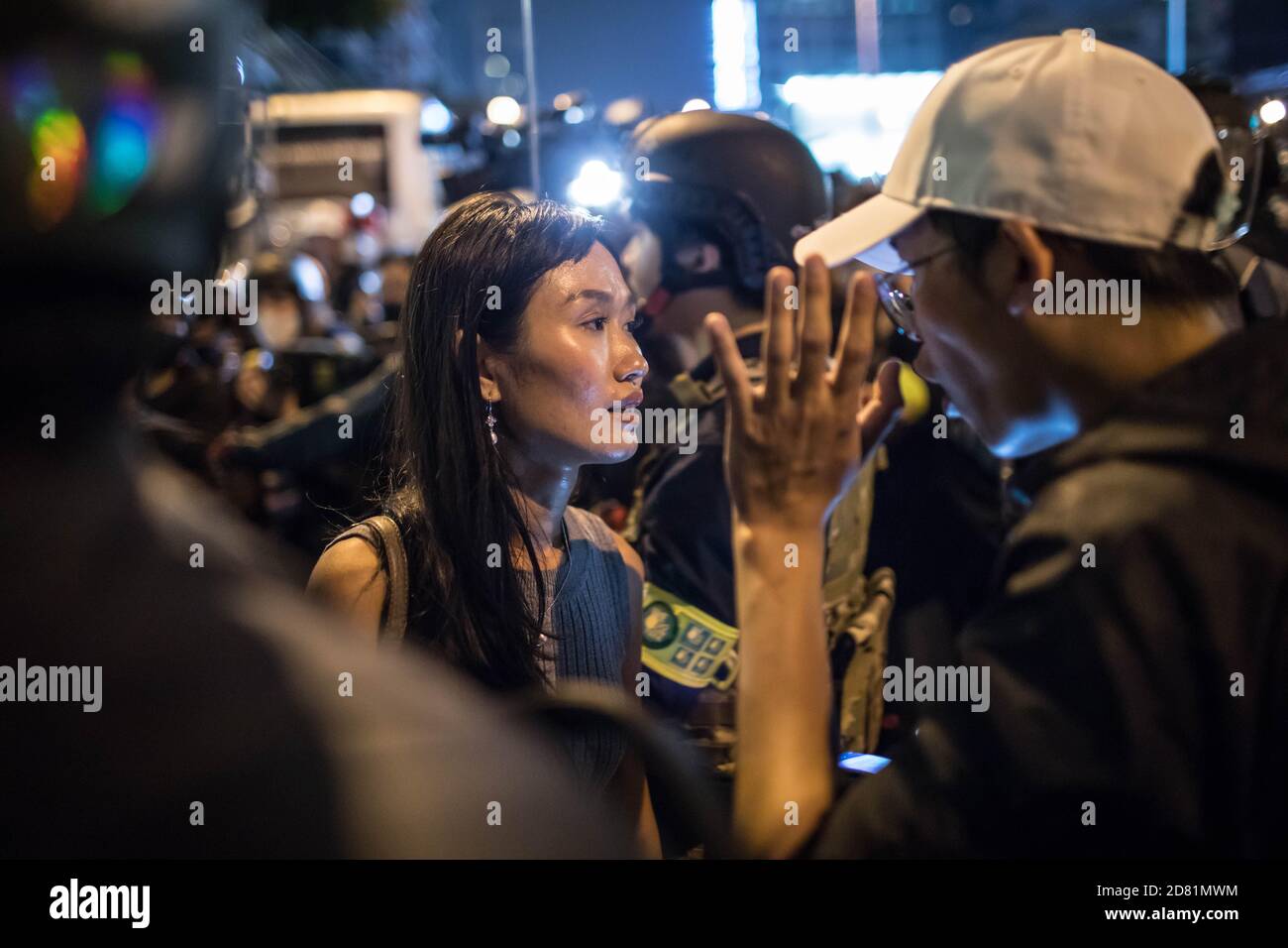Bangkok, Thaïlande. 26 octobre 2020. Chonticha Jaengrew, chef de la manifestation pro-démocratie, a été vu lors d'une manifestation anti-gouvernementale devant l'ambassade d'Allemagne. Des milliers de manifestants pro-démocratie ont défilé de Samyan intersection à l'ambassade d'Allemagne pour remettre une lettre demandant une enquête sur la résidence du roi thaïlandais (Rama X) Maha Vajiralongkorn en Allemagne, ainsi que pour demander la démission du Premier ministre thaïlandais et la réforme de la monarchie. Crédit : SOPA Images Limited/Alamy Live News Banque D'Images