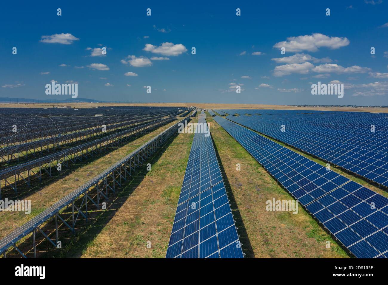Beaucoup de panneaux de cellules solaires Banque D'Images