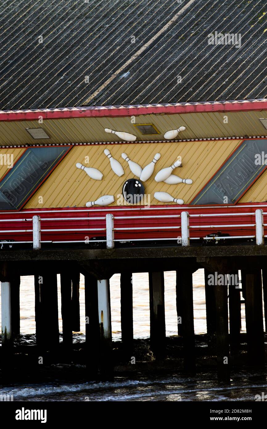 Panneau de bowling à dix épingles sur la jetée de Walton-on-the-Naze, Essex, Royaume-Uni Banque D'Images