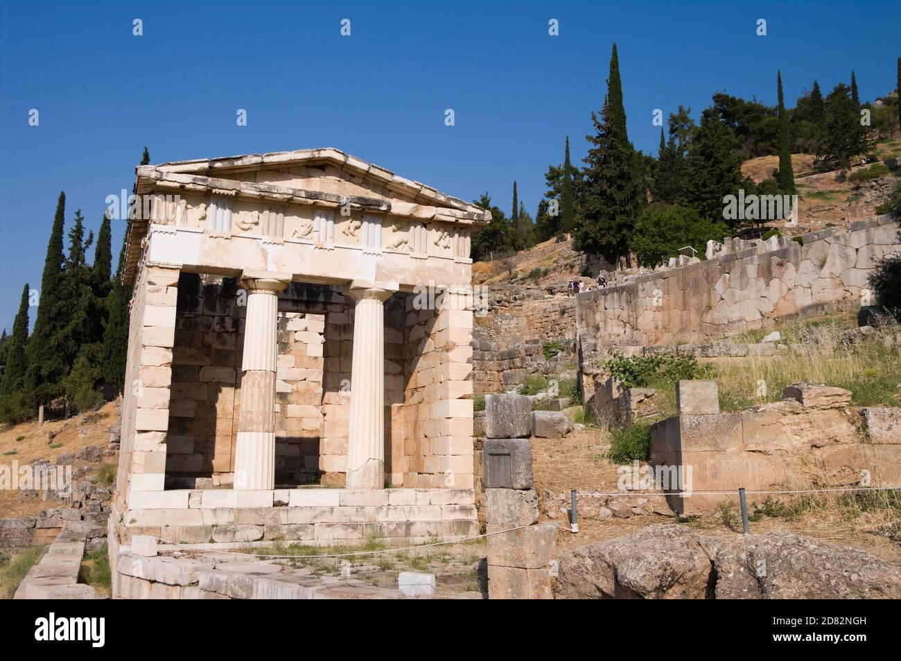 La reconstruction du Trésor athénien dans le sanctuaire d'Apollon à Delphes, Grèce Banque D'Images