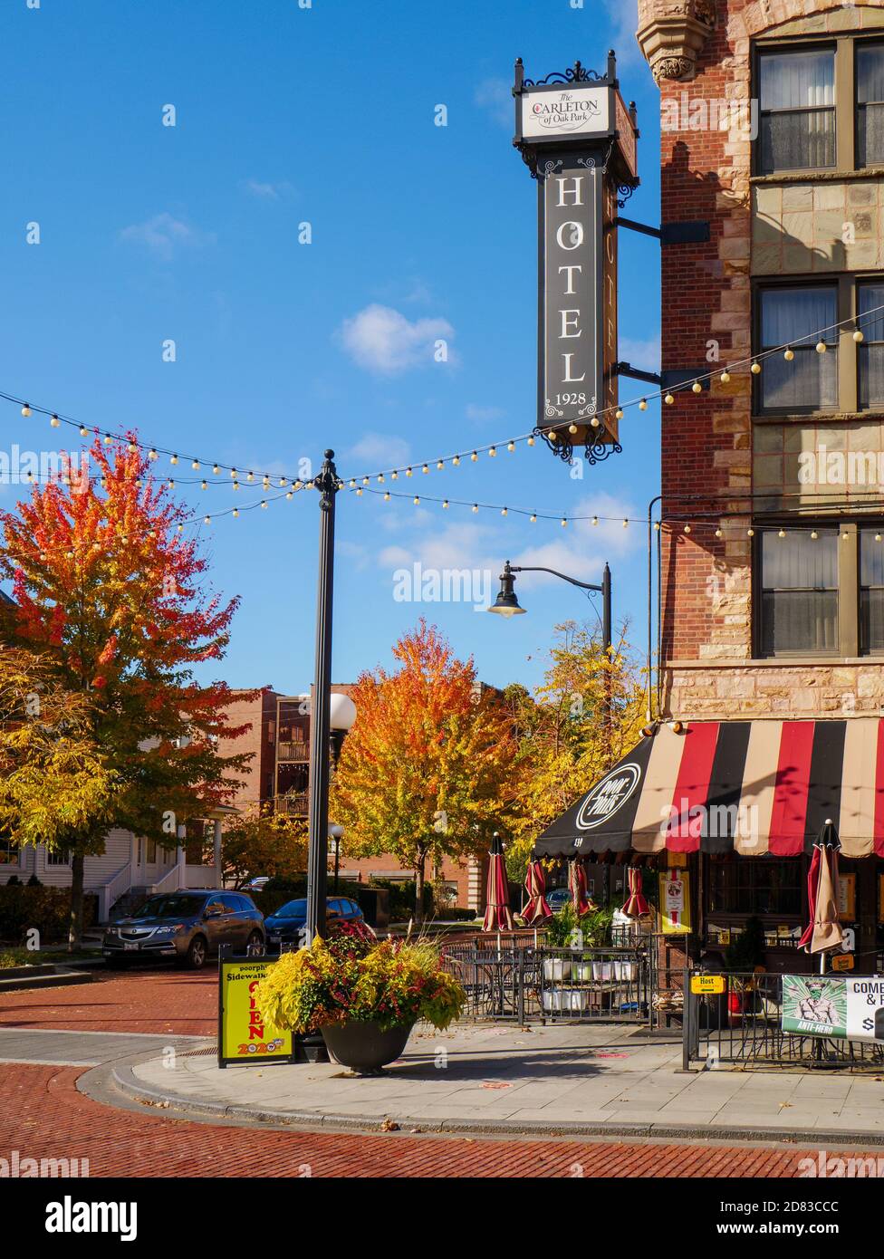L'hôtel Carleton et le restaurant Poor Phil's en automne. Oak Park, Illinois  Photo Stock - Alamy
