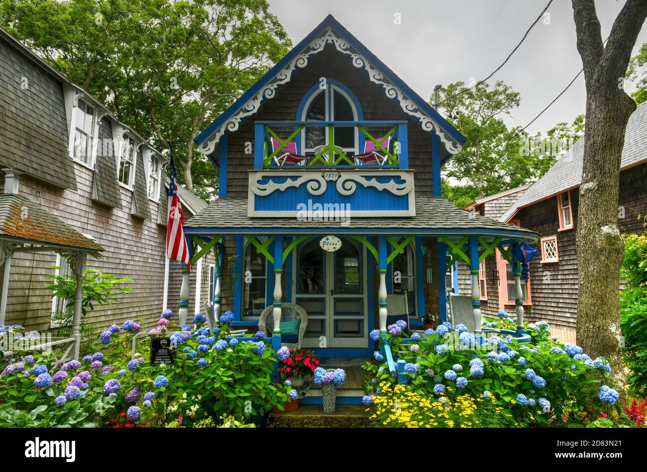 Martha's Vineyard, ma - 5 juillet 2020: Carpenter Gothic Cottages avec style victorien, garniture en pain d'épice dans Oak Bluffs sur Martha's Vineyard, Massachuse Banque D'Images