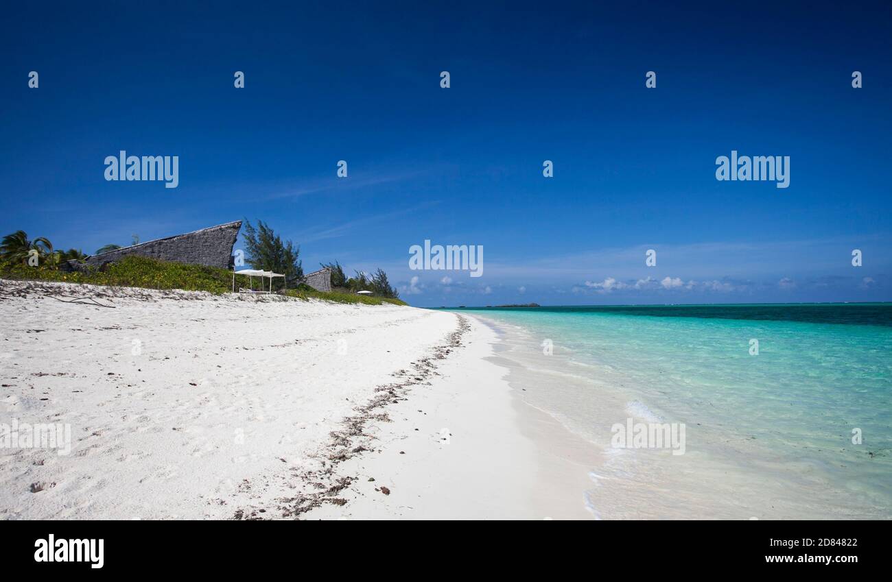 Île privée de Fanjove, petit atoll céleste dans la mer tanzanienne, en Afrique Banque D'Images