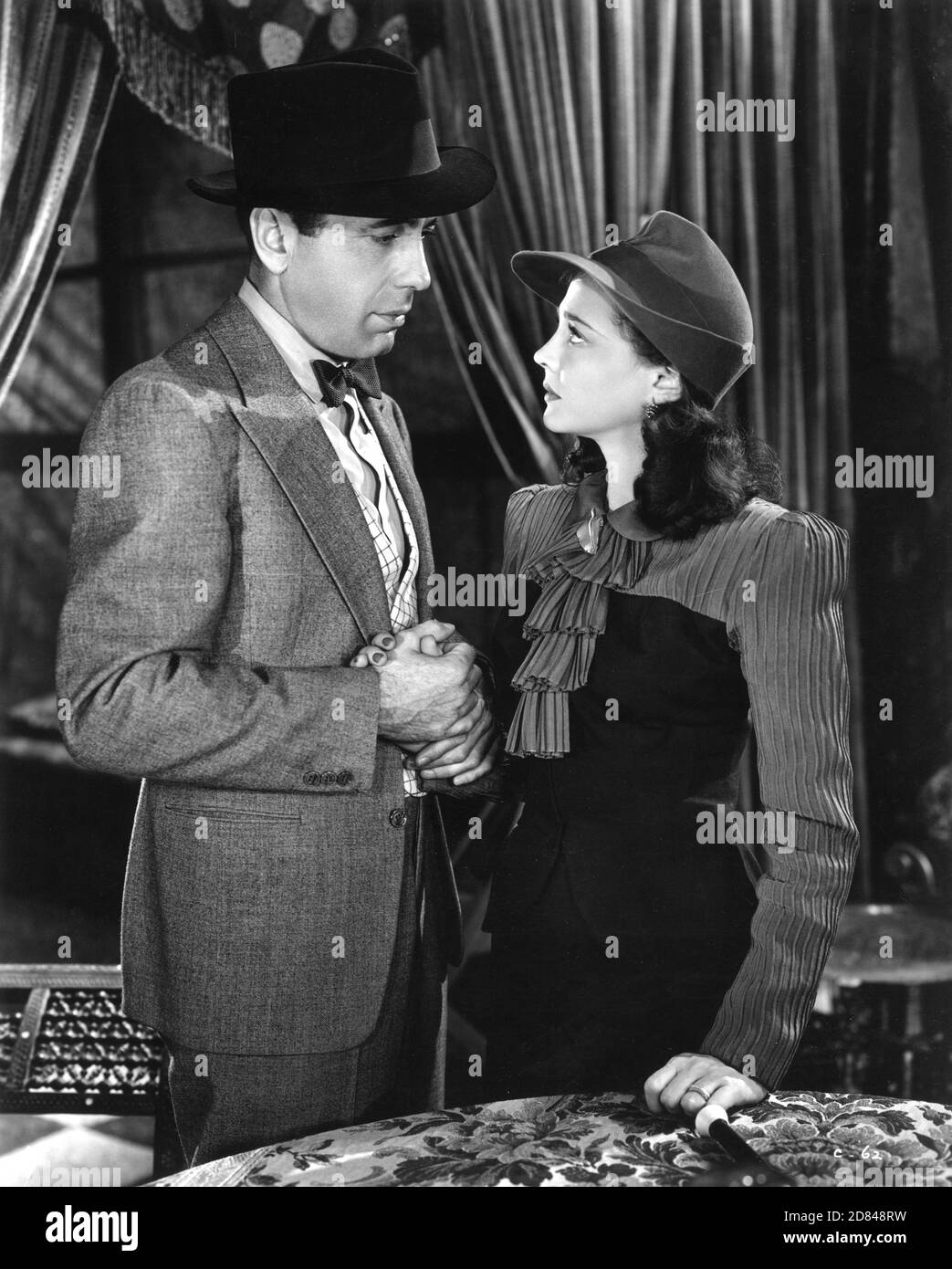 HUMPHREY BOGART et SYLVIA SIDNEY dans LES WAGONS À LA NUIT 1941 réalisateur RAY ENRIGHT Warner Bros. Banque D'Images