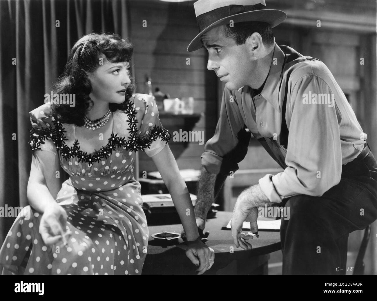 SYLVIA SIDNEY et HUMPHREY BOGART dans LES WAGONS À LA NUIT 1941 réalisateur RAY ENRIGHT Warner Bros. Banque D'Images