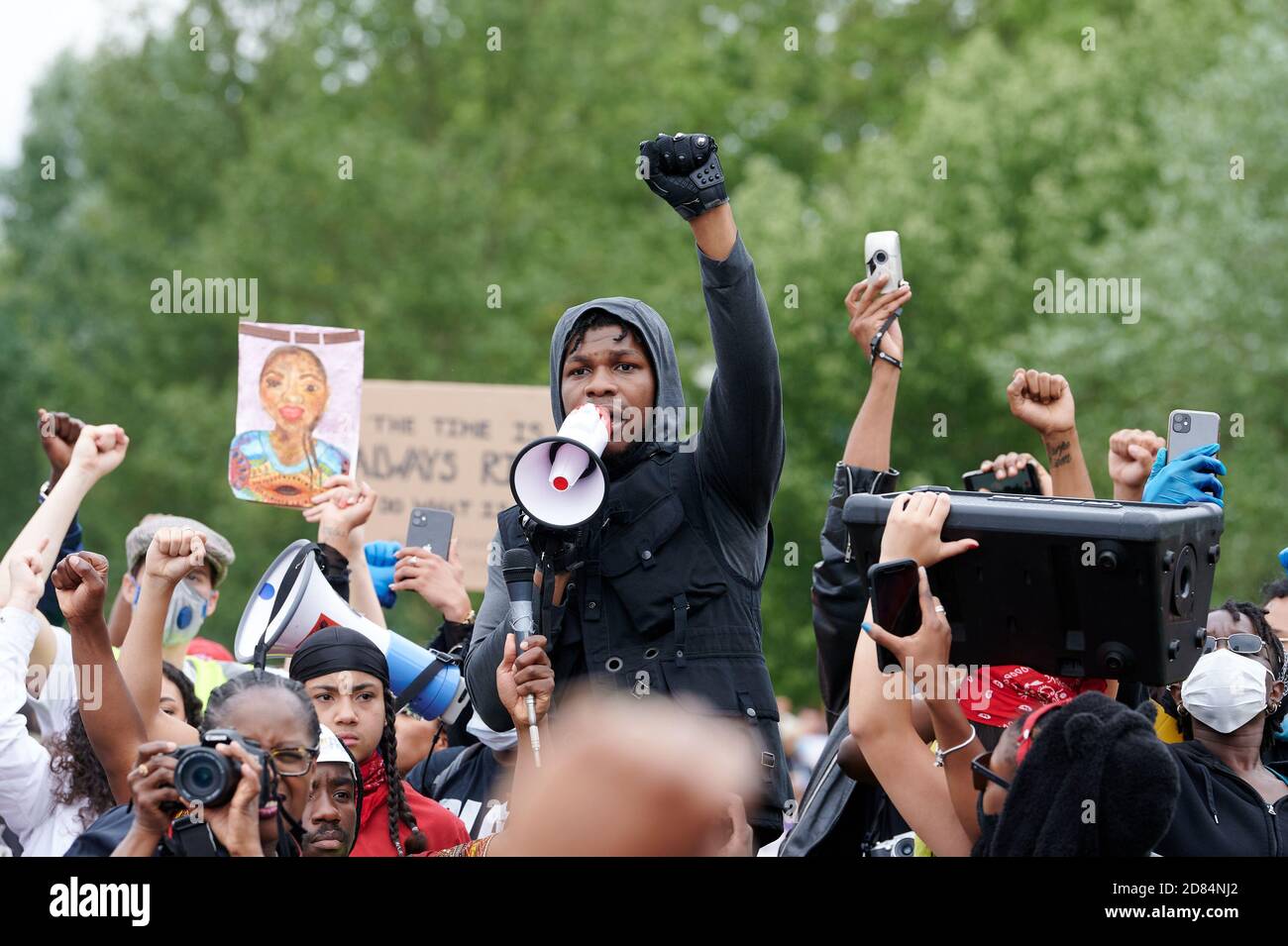 John Boyega a vu prononcer un discours alors que des manifestants assistaient à une manifestation Black Lives Matter à Hyde Park Londres à la suite de la mort de George Floyd. Banque D'Images