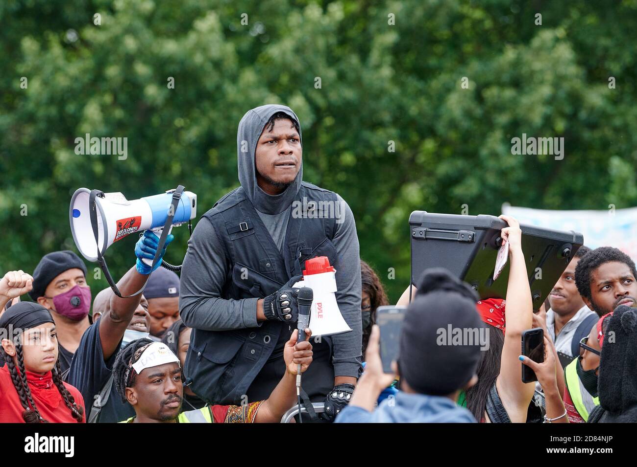 John Boyega a vu prononcer un discours alors que des manifestants assistaient à une manifestation Black Lives Matter à Hyde Park Londres à la suite de la mort de George Floyd. Banque D'Images