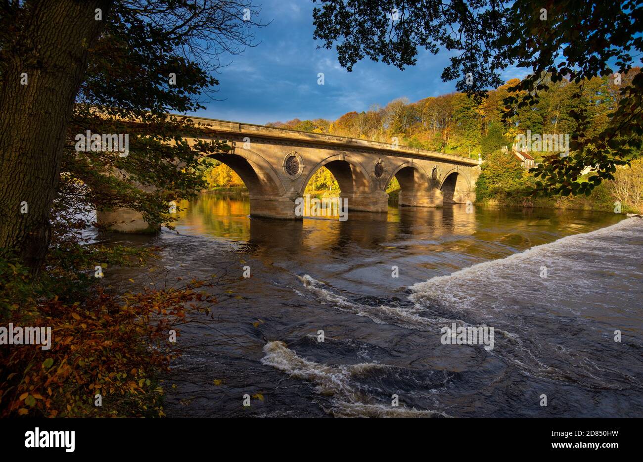 Pont Coldstream le passage de la frontière écossaise. C'est ici que la Pierre de Scone a traversé la frontière en Écosse. Banque D'Images