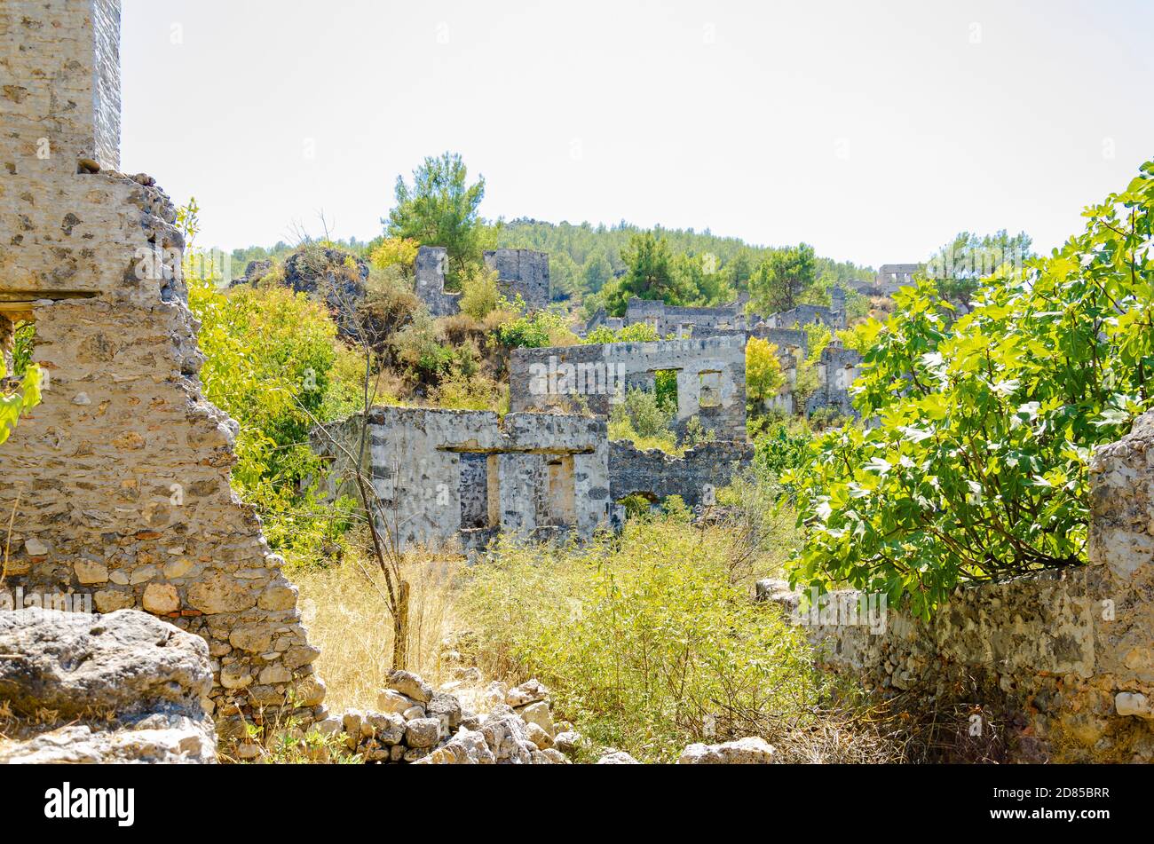 Ville fantôme, maisons abandonnées et ruines du village de Kayakoy, Fethiye, Turquie Banque D'Images