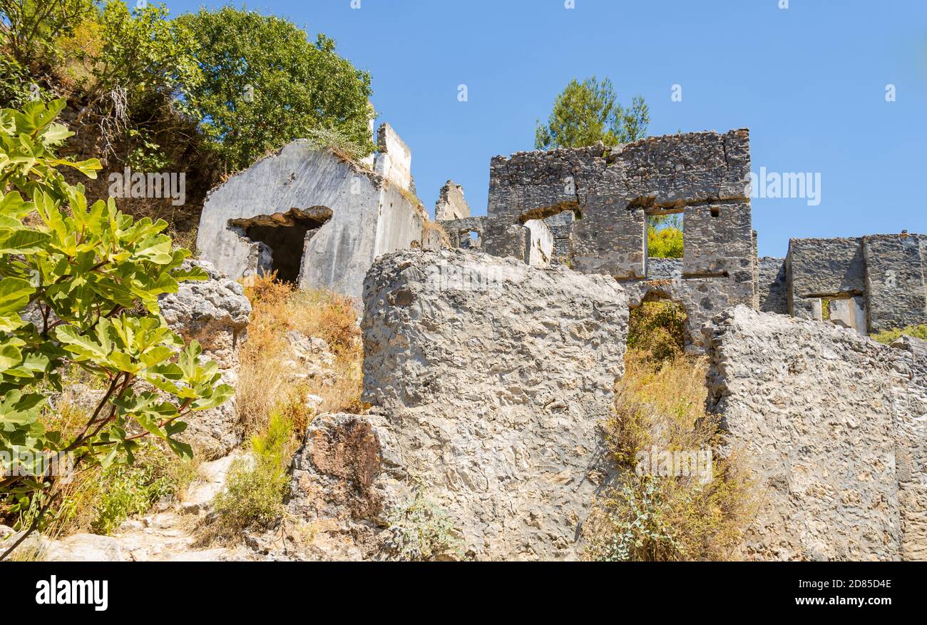 Ville fantôme, maisons abandonnées et ruines du village de Kayakoy, Fethiye, Turquie Banque D'Images