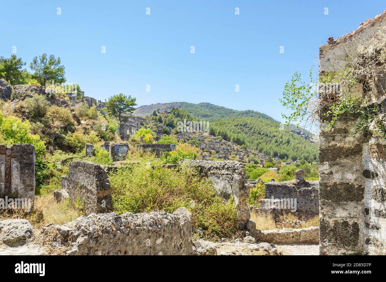 Ville fantôme, maisons abandonnées et ruines du village de Kayakoy, Fethiye, Turquie Banque D'Images