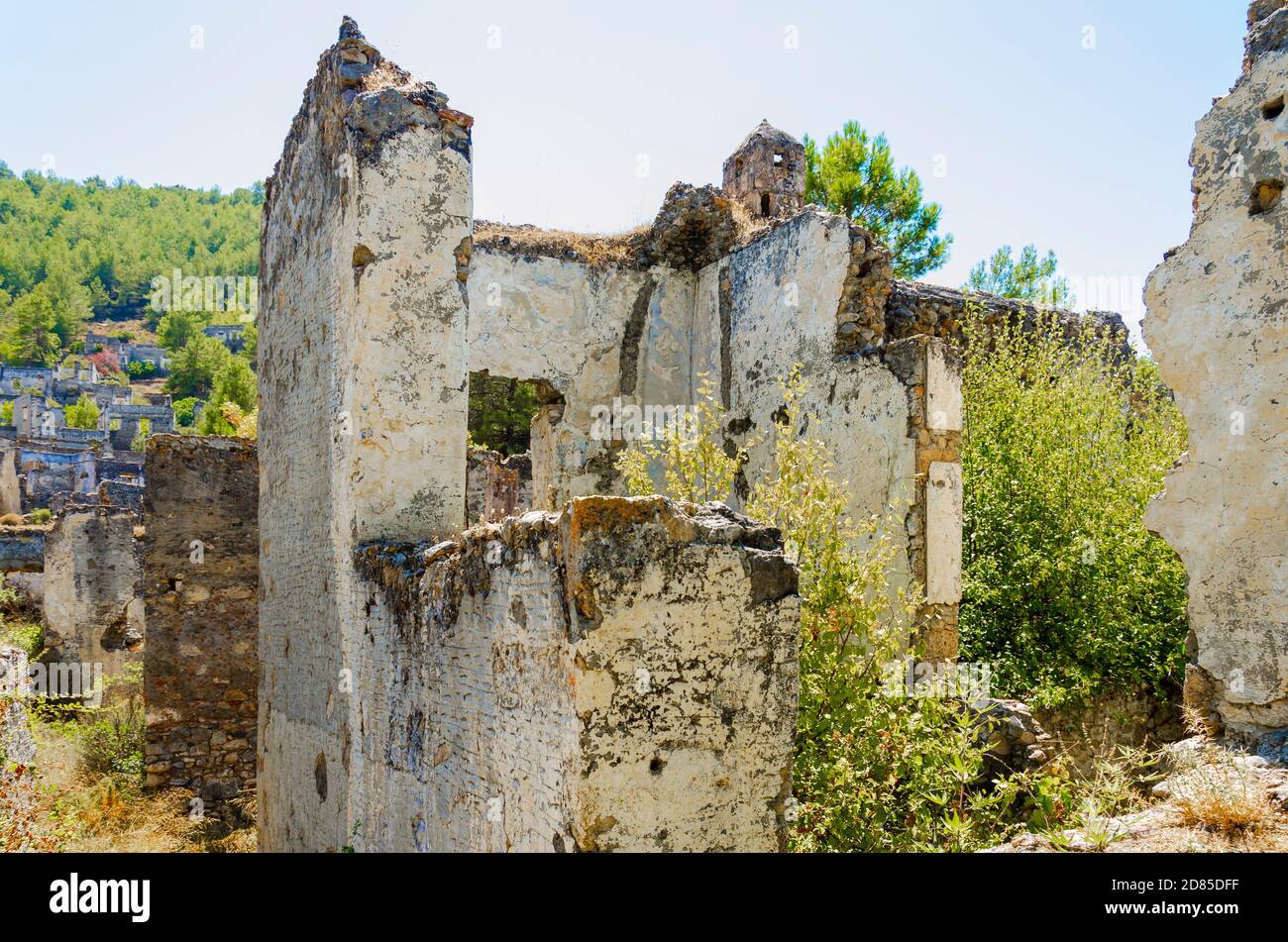 Ville fantôme, maisons abandonnées et ruines du village de Kayakoy, Fethiye, Turquie Banque D'Images