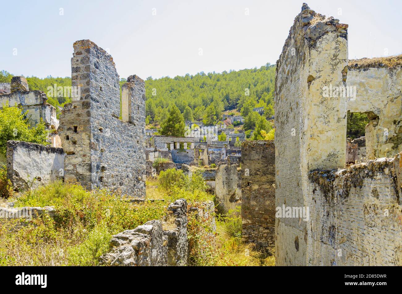Ville fantôme, maisons abandonnées et ruines du village de Kayakoy, Fethiye, Turquie Banque D'Images