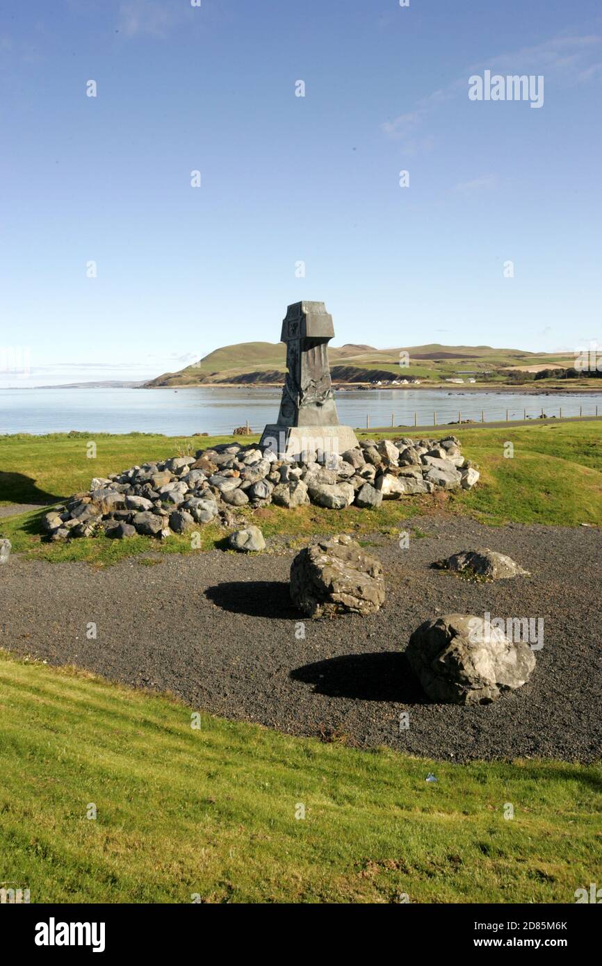 Lendalfoot, Ayrshire, Écosse. Ce remarquable mémorial du navire de guerre russe Varyag se trouve sur la côte d'Ayrshire, dans le village de Lendalfoot, à environ 6 miles au sud de Girvan. Varyag était un croiseur construit aux États-Unis pour la Marine russe impériale. Ayrshire, Écosse, Royaume-Uni Banque D'Images