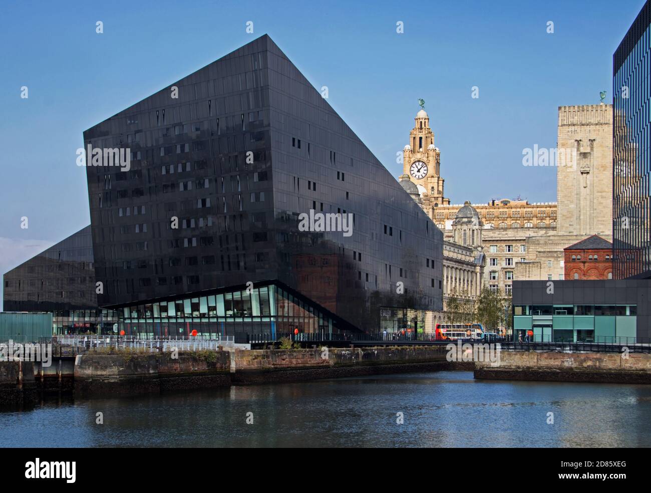 Un mélange d'architecture ancienne et nouvelle à Liverpool Banque D'Images