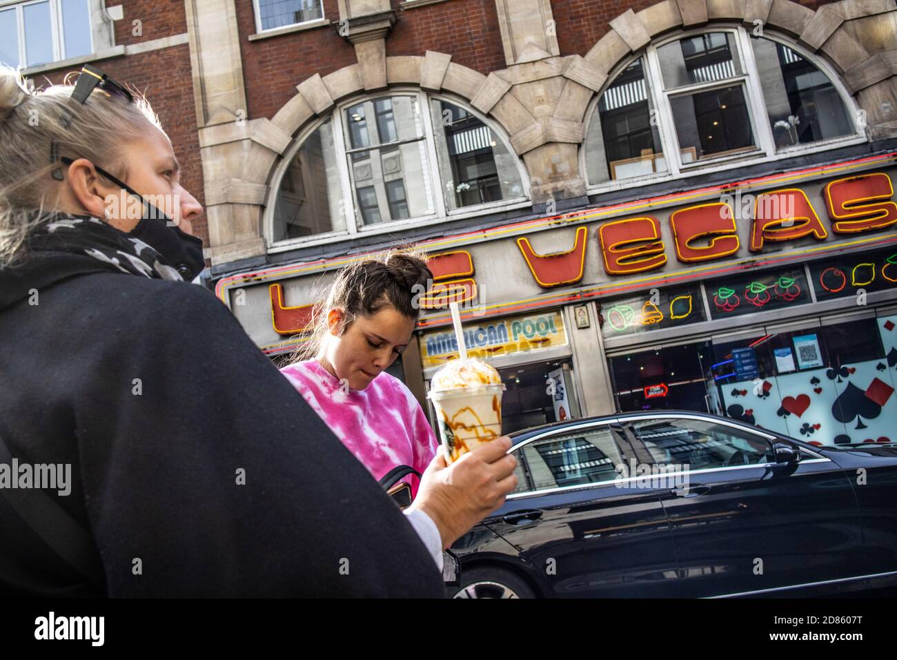 Scène de rue à l'extérieur de Las Vegas arcade d'amusement sur Wardour Street, Soho, Londres, West End. Angleterre, Royaume-Uni Banque D'Images