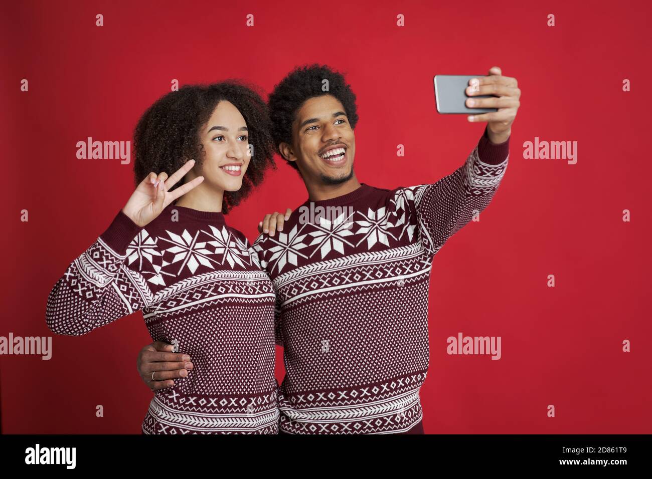 Joyeuses fêtes et selfie à Noël ou à la fête du nouvel an Banque D'Images
