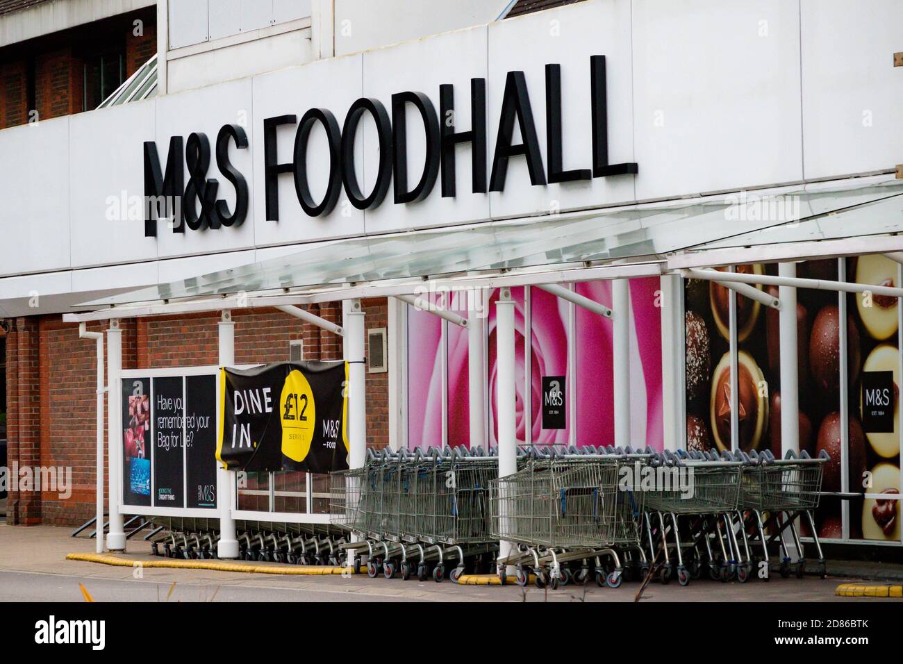 Camberley, Royaume-Uni, 28 juillet 2019:- Marks and Spencer foodalll. Marks and Spencer est à l'extrémité supérieure du marché alimentaire Banque D'Images