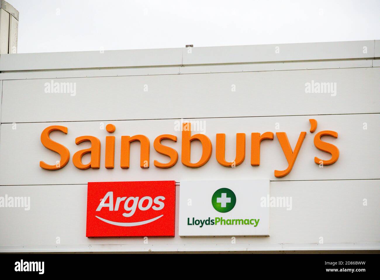 Camberley, Royaume-Uni, 28 juillet 2019 :- UNE succursale de Sainsbury's, le numéro 2 du supermarché au Royaume-Uni Banque D'Images