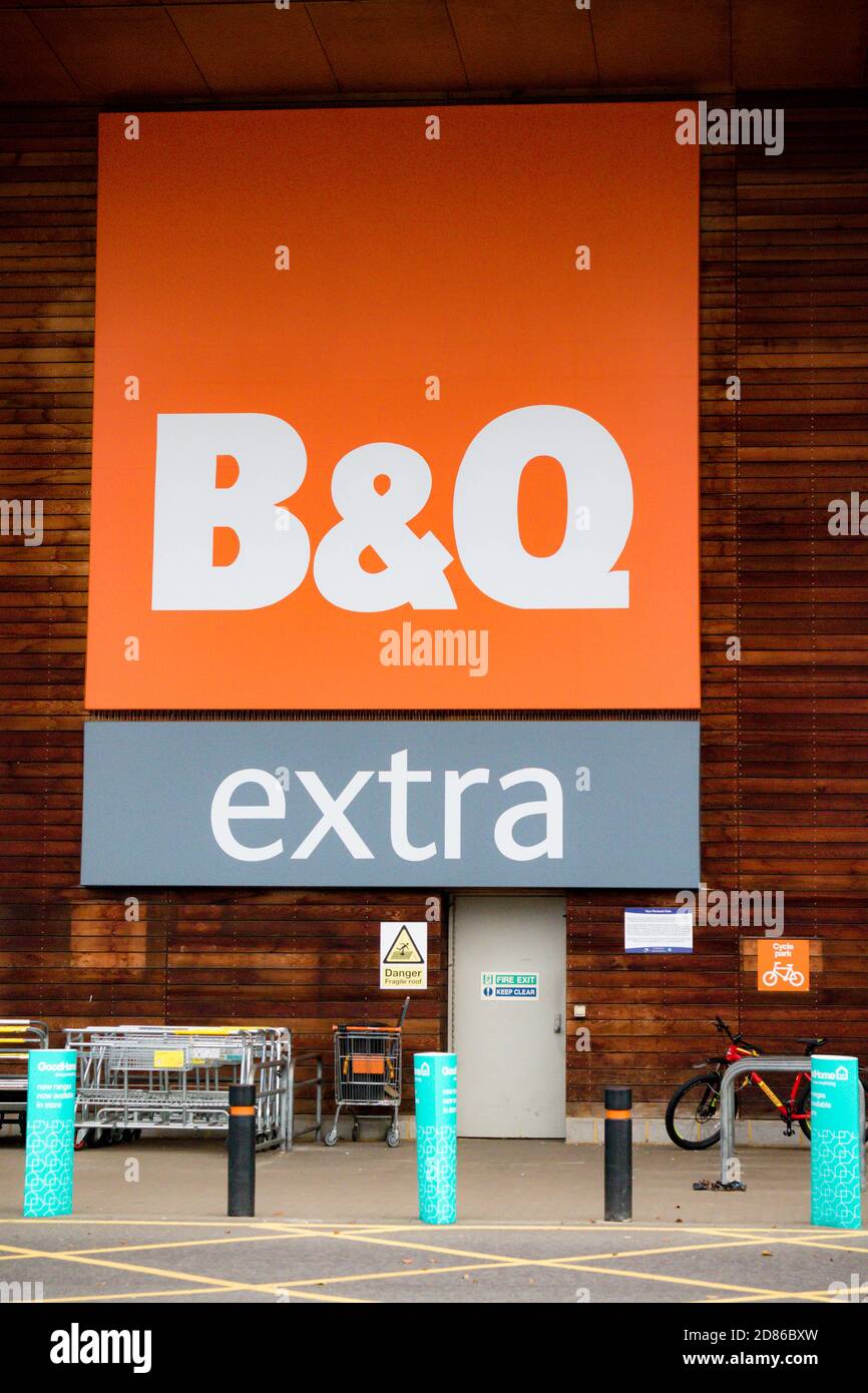 Farnborough, Royaume-Uni, 28 juillet 2019 :- UNE succursale de B&Q extra, un grand magasin d'aménagement intérieur Banque D'Images