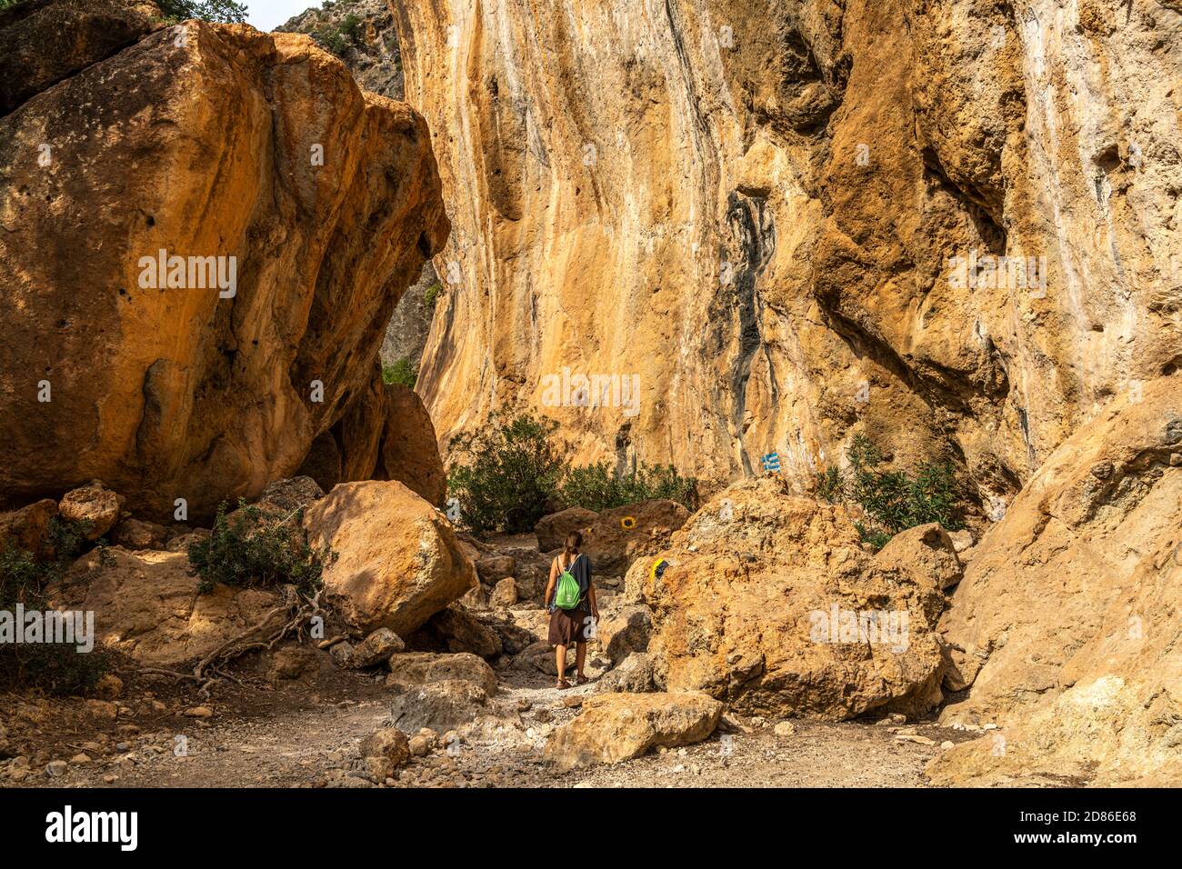 Tourist auf dem Wanderweg durch die Schlucht von Lissos BEI Sougia, Kreta, Griechenland, Europa | randonnées touristiques dans les gorges de Lissos près de Sou Banque D'Images