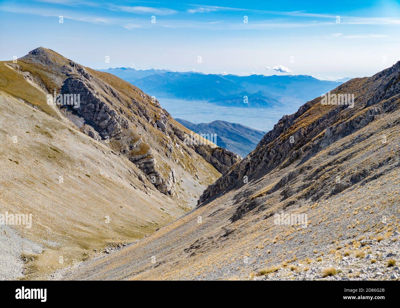 Monte Velino (Abruzzes, Italie) - le magnifique sommet de paysage du Mont Velino, l'un des plus hauts sommets des Apennines avec ses 2487 mètres. Banque D'Images