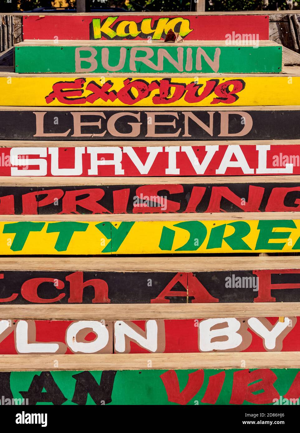 Escaliers avec Bob Marley's albums, Jack sprat Bar, Treasure Beach, paroisse de Saint Elizabeth, Jamaïque Banque D'Images
