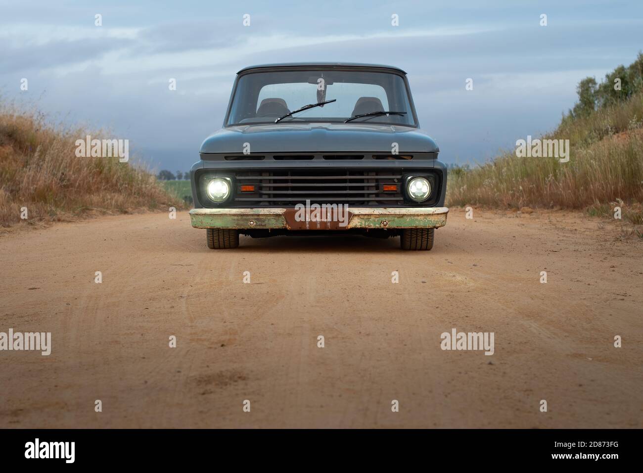 Camion Ford F100 personnalisé 1964 à l'exploitation Banque D'Images