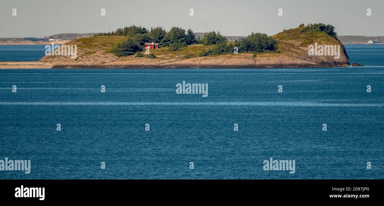 Île avec maison à Trondheimfjord, Uthaug, Trøndelag, Norvège, Scandinavie, Europe, voyage aventure, fjord, tourisme, Hurtigruten, voyage Hurtigruten, ca Banque D'Images