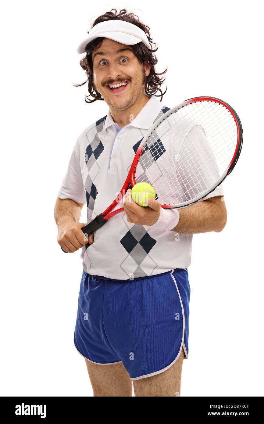 Homme drôle tenant une raquette de tennis et une balle isolée sur fond  blanc Photo Stock - Alamy