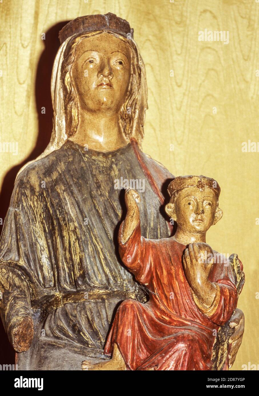 France. Vierge et enfant. Figurine polychrome du XIVe siècle.Abbaye Saint-Michel. Gaillac dans le département du Tarn. Banque D'Images