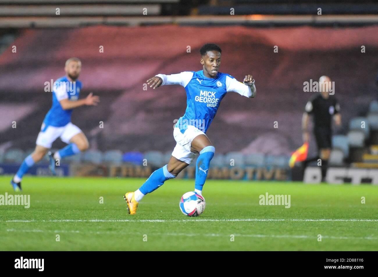 Peterborough, Cambridgeshire, Royaume-Uni. 27 octobre 2020. Peterbourauges Sirki Dembele lors du match Sky Bet League 1 entre Peterborough et Burton Albion à London Road, Peterborough, le mardi 27 octobre 2020. (Credit: Ben Pooley | MI News) Credit: MI News & Sport /Alay Live News Banque D'Images