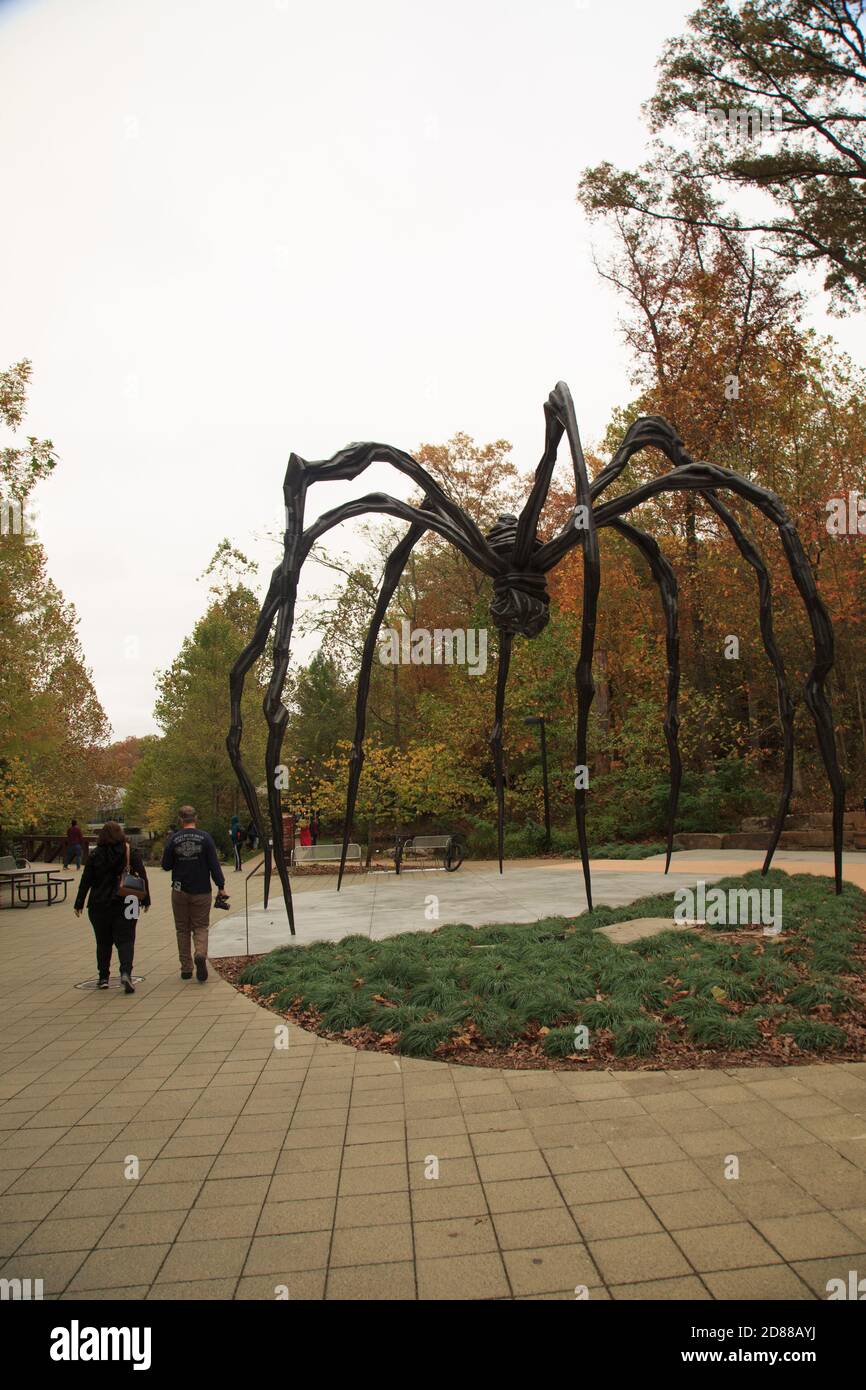 Maman, une sculpture d'araignée extérieure de Louise Bourgeois, au Crystal Bridges Museum, Bentonville, Arkansas Banque D'Images