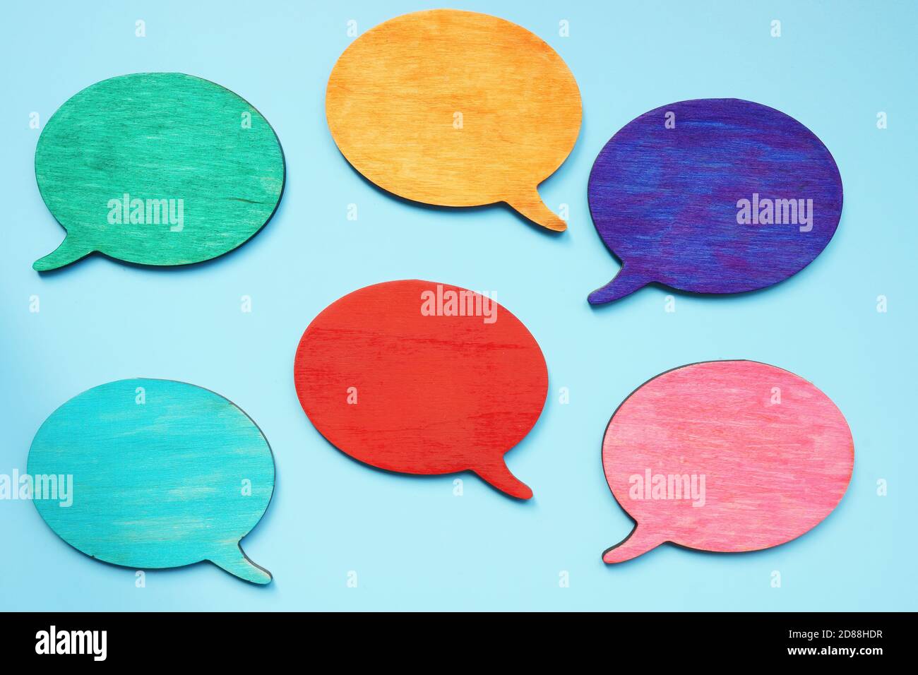 Des bulles de citation colorées. Diversité linguistique et concept multilingue. Banque D'Images