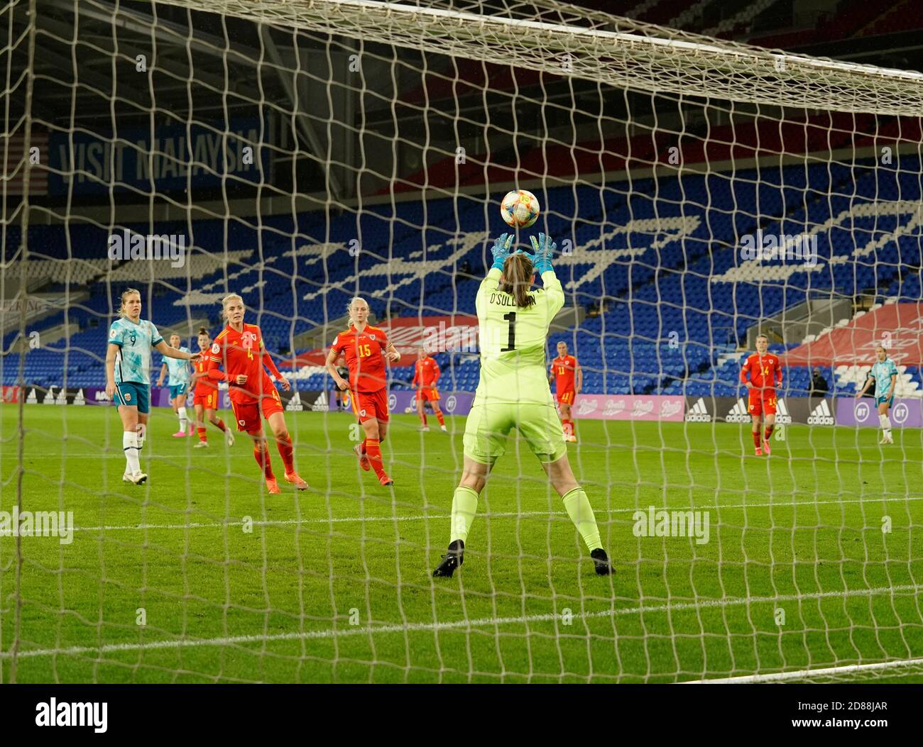 Cardiff, Royaume-Uni, 27 octobre 2020 Laura O'Sullivan en action au pays de Galles contre la Norvège UEFA WomenÕs EURO 2022 qualification Round au Cardiff City Stadium Cardiff Banque D'Images