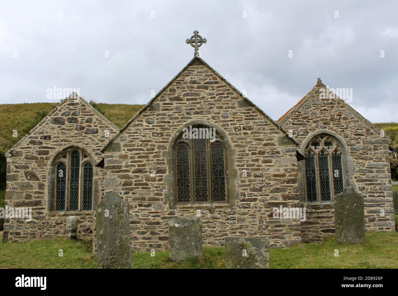L'église de Saint Winwaloe ou église des tempêtes est l'église paroissiale de Gunwalloe, classée Grade I, en Cornouailles, en Angleterre. Contenu Banque D'Images