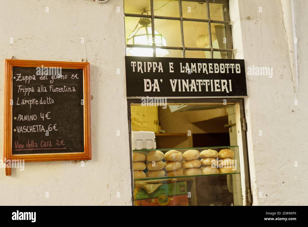 La boutique de cuisine de la rue à Florence, en Italie, propose le trippa et le lampredotto, les plats typiques de la rue florentine, le Trippa alla Fiorentina et le lampredotto Banque D'Images
